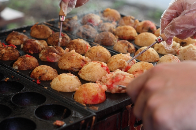 キッチンカーでたこ焼き屋を成功させる!!開業に必要な資格や設備も併せて紹介！ - ケータバンク株式会社 - キッチンカーの総合商社